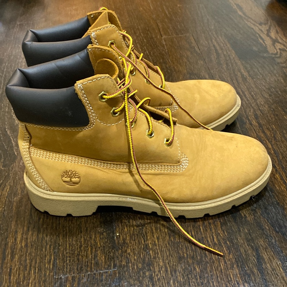 Timberland boys hiking / snow boots (worn)